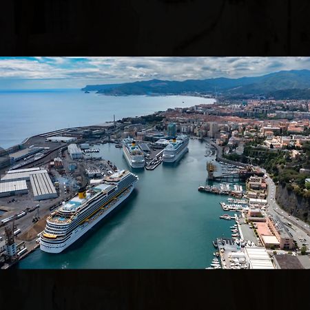 Il Talismano-In Citta -Vicino Al Mare Apartment Savona Luaran gambar