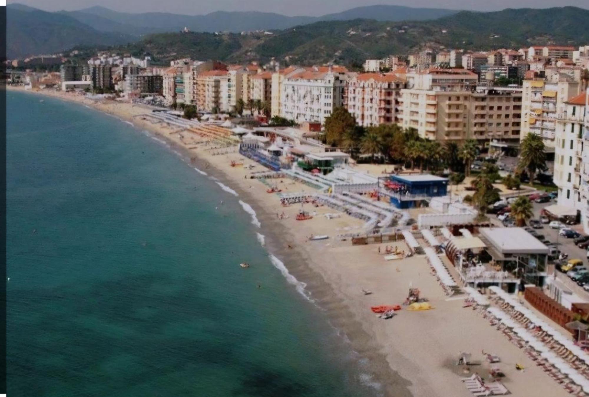 Il Talismano-In Citta -Vicino Al Mare Apartment Savona Luaran gambar